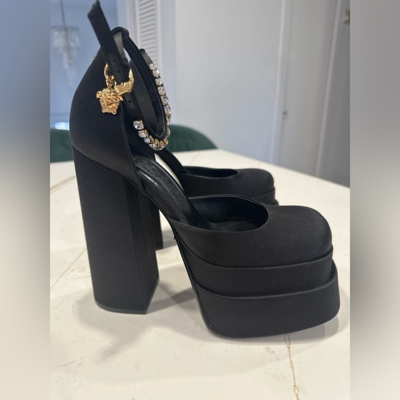 Versace Black Medusa Aevitas Heels - Picture 1 of 14